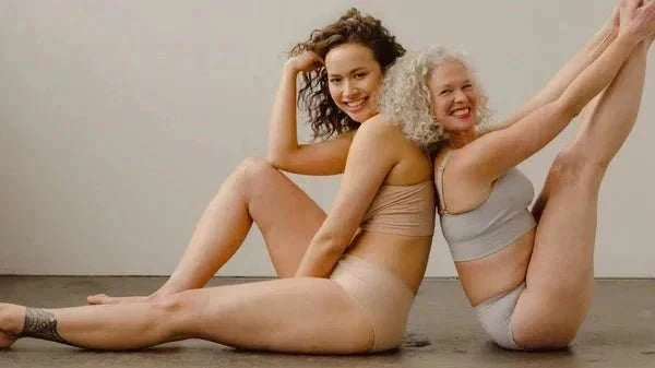 Female friendsshosp: two woman posing back to back in Merino wool underwear