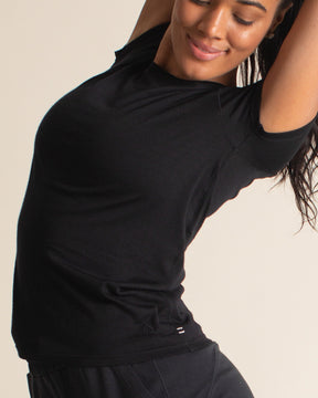 Woman wearing BRANWYN Women's Merino Wool Black Short Sleeve Tee 