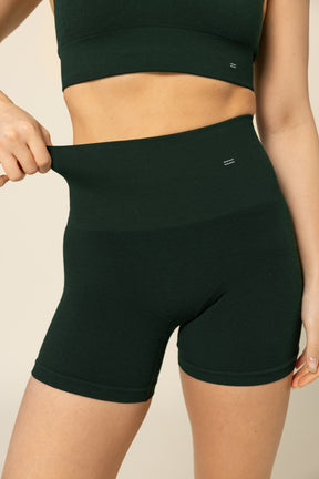 The model is wearing BRANWYN’s seamless compressive shorts in Deep Willow—Merino wool bike shorts with a 6-inch inseam, perfect for hiking, yoga, and gym workouts.